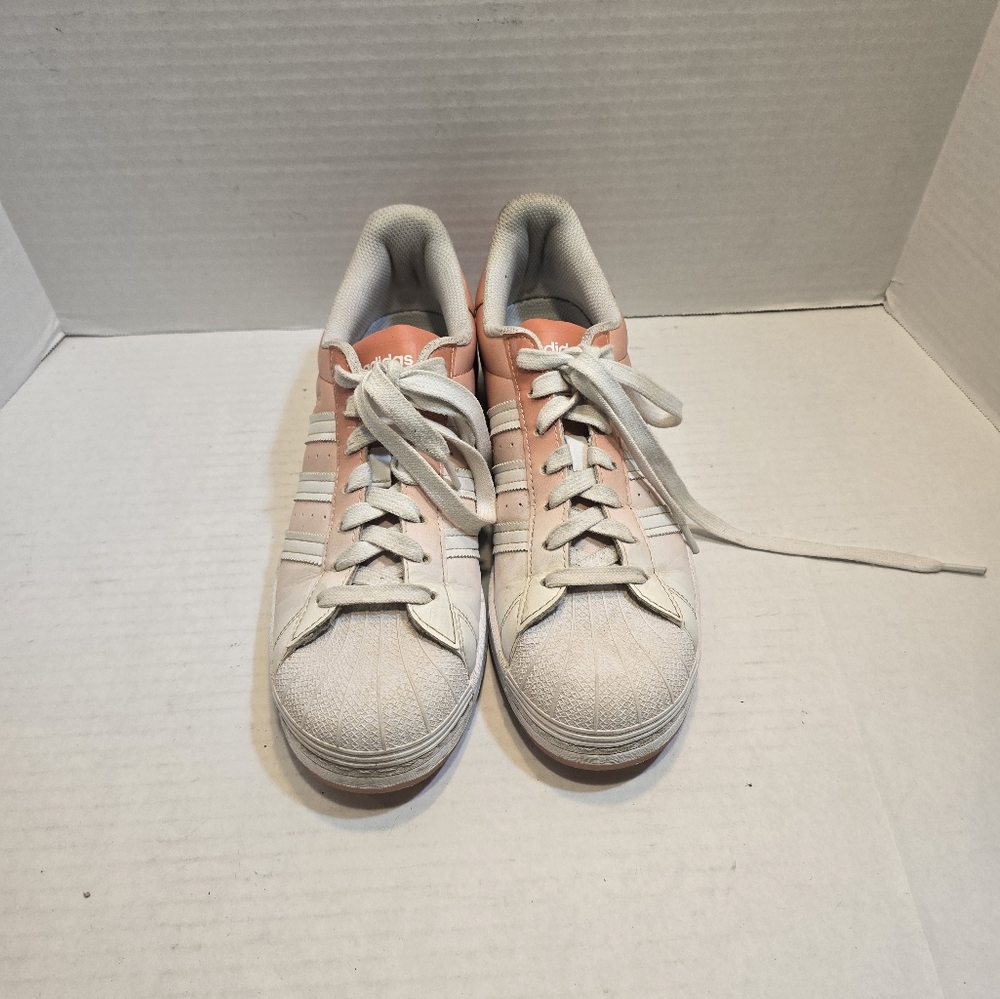 Women athletic shoes